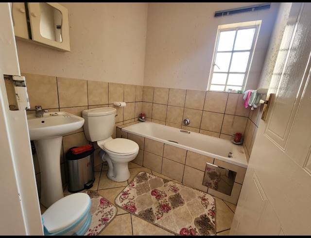 2 BEDROOM APARTMENT FOR SALE IN WATERVAL EAST